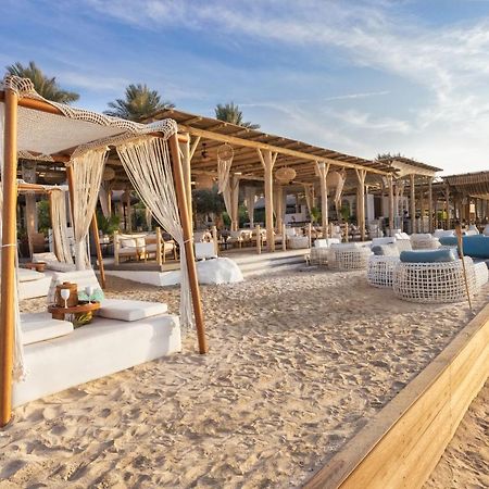 Sofitel Dubai Palm Apartments Exterior photo The beach at the resort