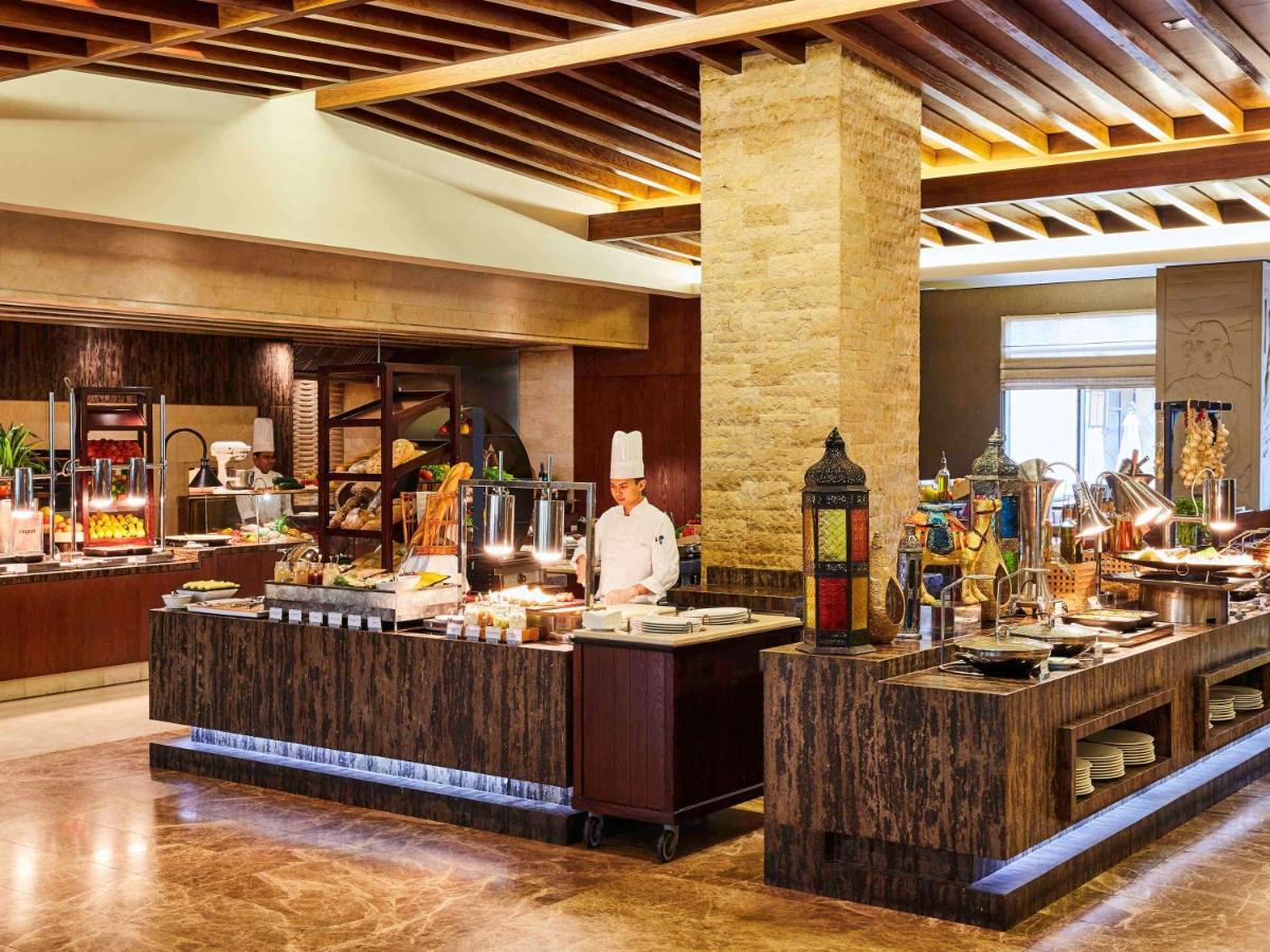 Sofitel Dubai Palm Apartments Exterior photo The buffet at the hotel