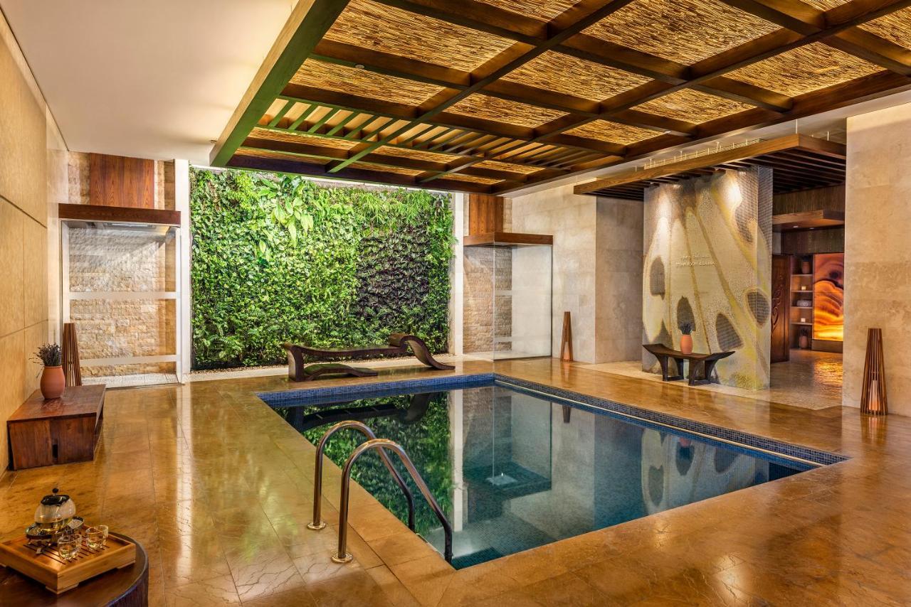 Sofitel Dubai Palm Apartments Exterior photo A living wall in a private residence