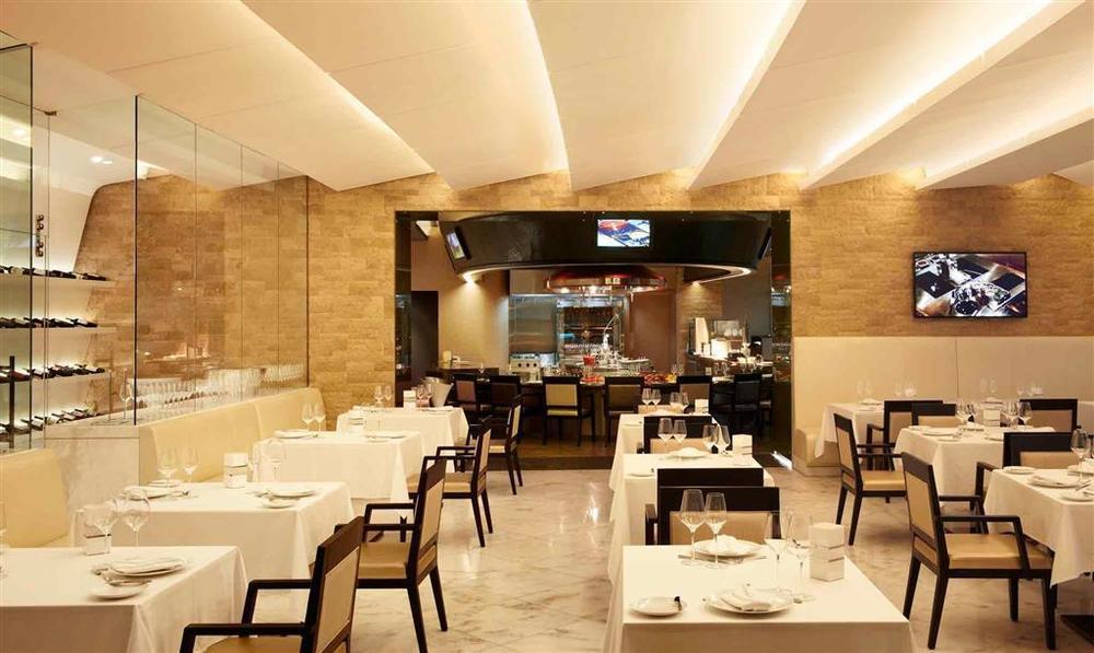 Sofitel Dubai Palm Apartments Restaurant photo The restaurant