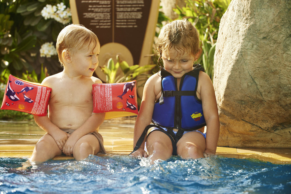 Sofitel Dubai Palm Apartments Exterior photo Children wearing swim vests