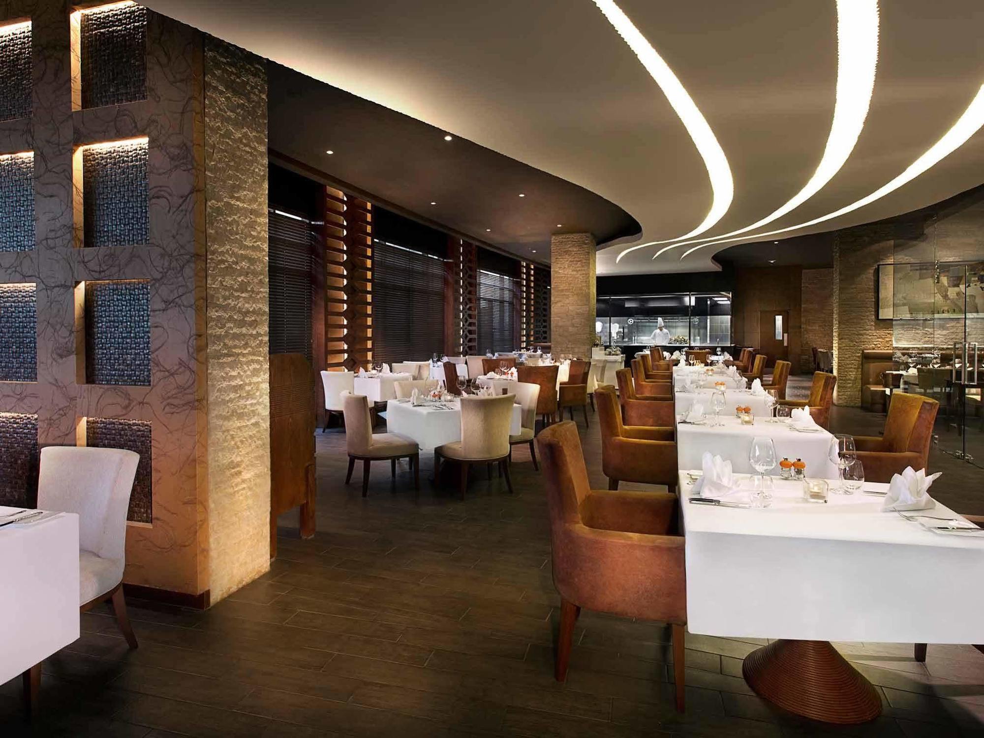 Sofitel Dubai Palm Apartments Exterior photo The interior of the restaurant